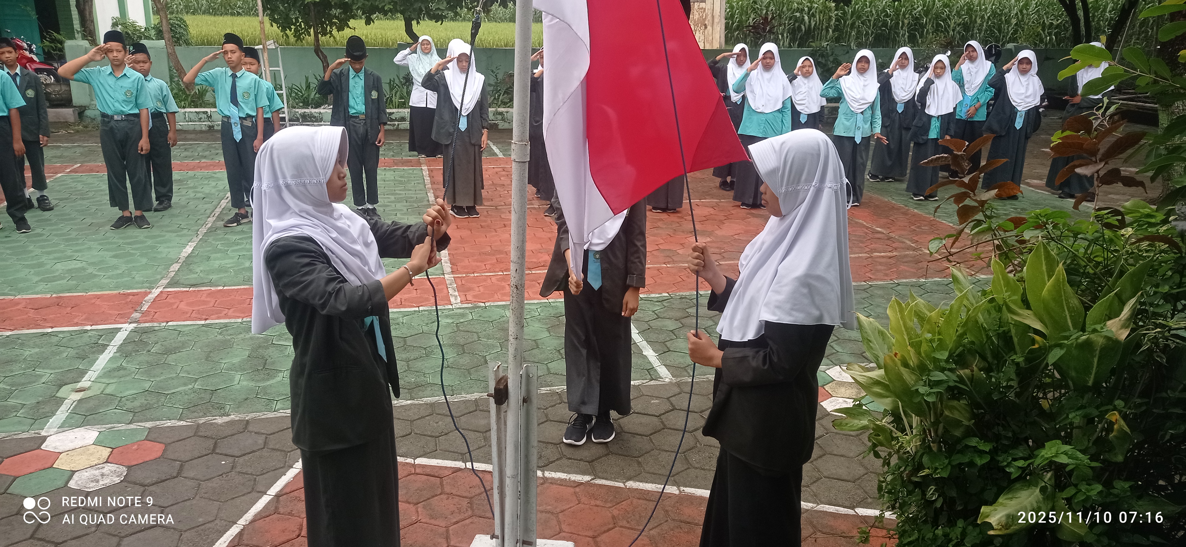 uapacara peringatan hari pahlawan